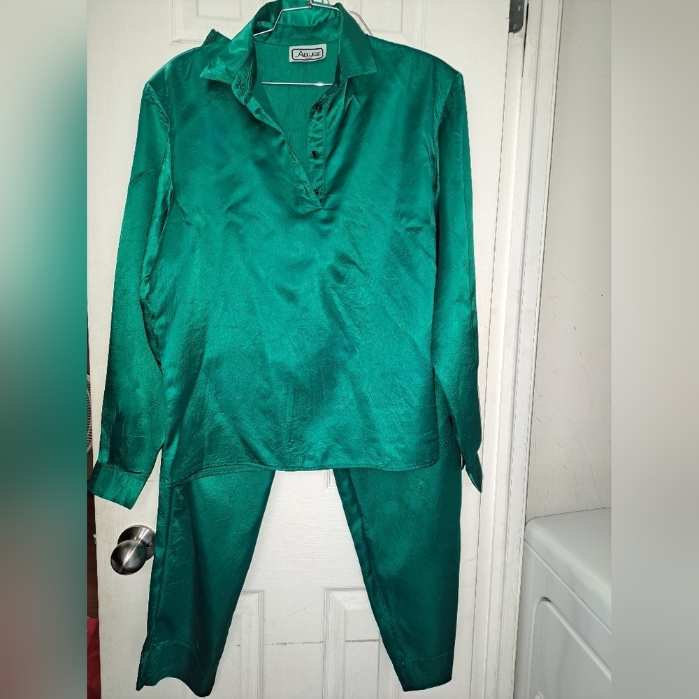 Allure Canada Women's Satin Shirt & Pants Set Size Medium